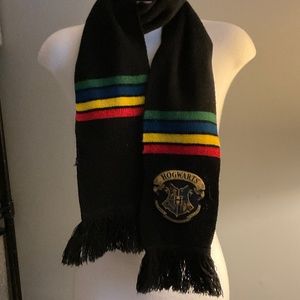 Harry Potter Hogwarts Crest Striped Scarf